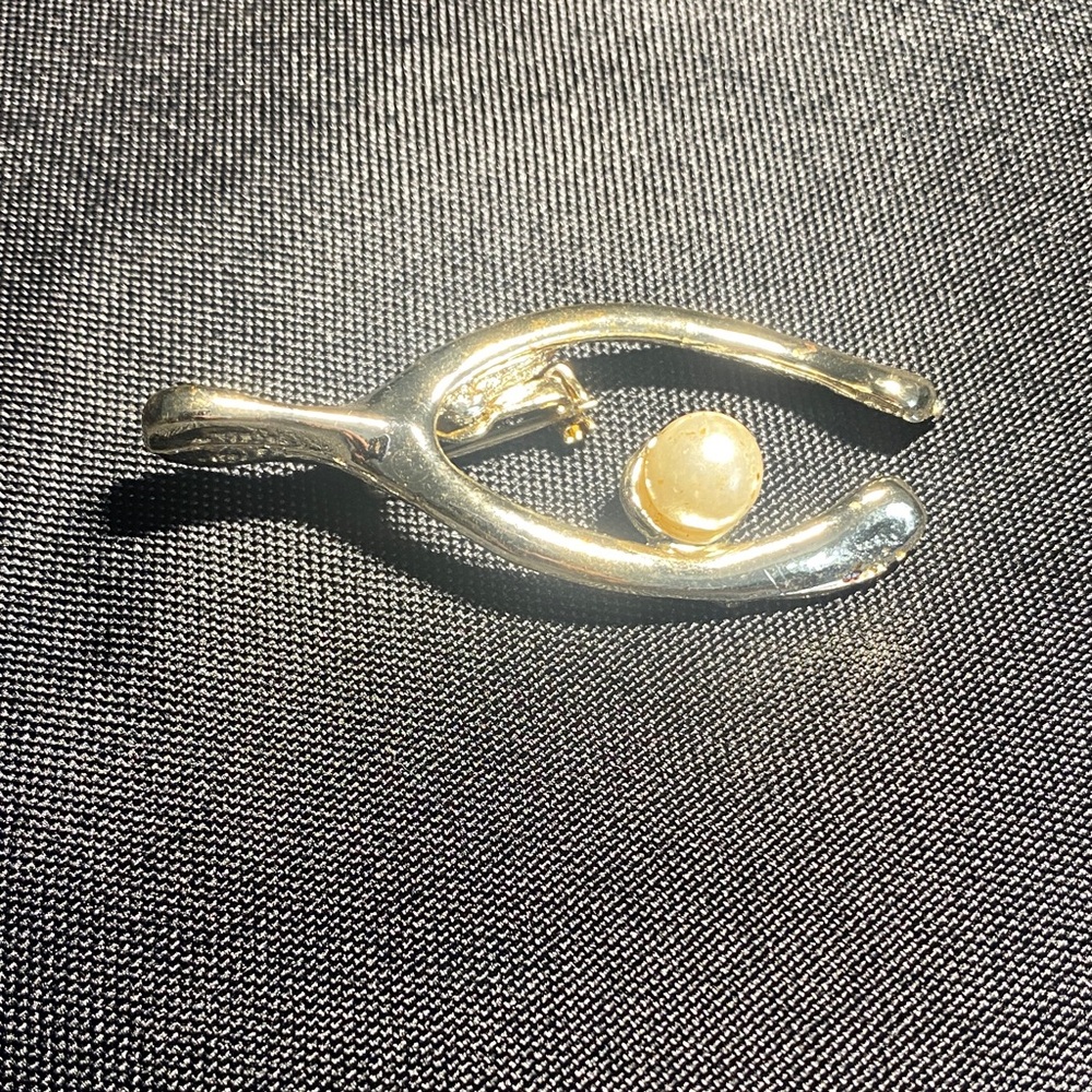 Elegant Silver and Faux Pearl Wishbone Pendant